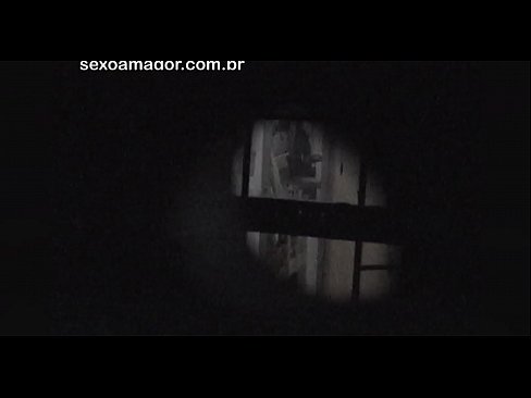 ❤️ Блонді таємно знімає на відео сусідський вуайерист, прихований за порожнистими цеглами ️❌ Порно fb у нас ❌❤